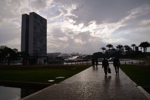15102014-110133-chuva-em-brasilia-foto-wilson-dias-agencia-brasil2014092400011