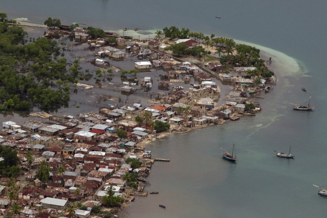 Cidade do Haiti alagada após passagem do furacão, em 2012.