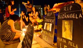 28052015-114701-mulheresprotesto