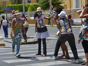 com tecnicas de teatro as mulheres da marcha mundial das mulheres busca chamar atencao para a luta das mulheres keth matias